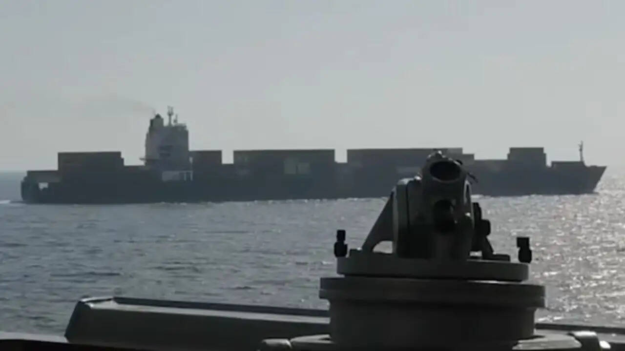 क्या है M/V Touska जहाज की कहानी? अमेरिकी मरीन की कार्रवाई ने मचाई हलचल