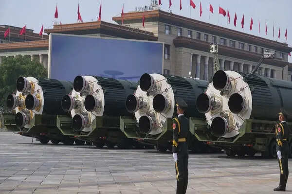 चीन ने विक्ट्री डे परेड में दिखाई अपनी सैन्य शक्ति और DF-5C मिसाइल