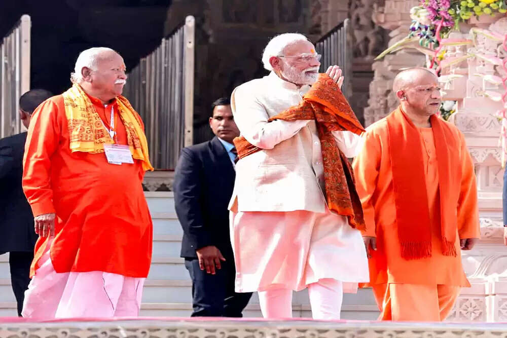 अयोध्या में राम मंदिर में ध्वजारोहण, पीएम मोदी ने किया संबोधन