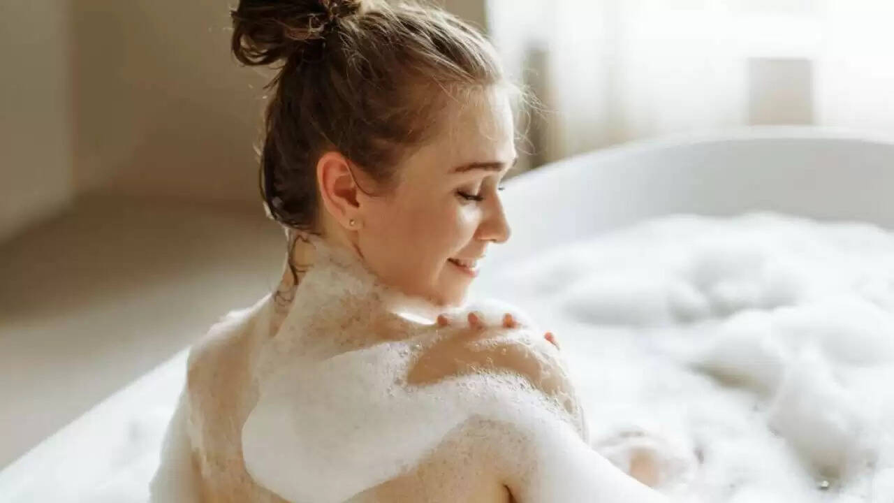 सर्दियों में नहाने की आदत: क्या यह आवश्यक है?