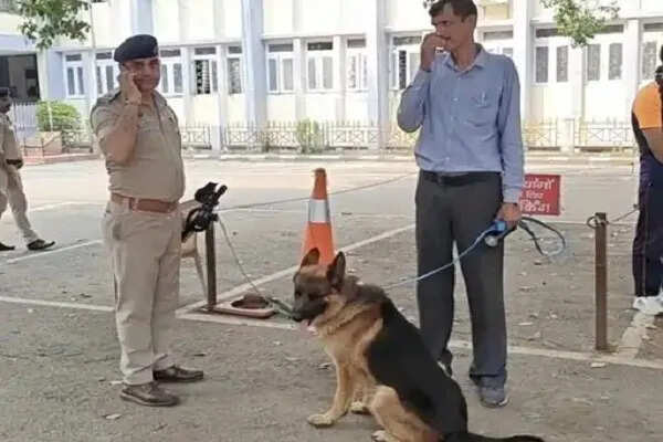 पंजाब में बम धमकी से प्रशासन में हड़कंप, DC कार्यालयों को किया गया खाली