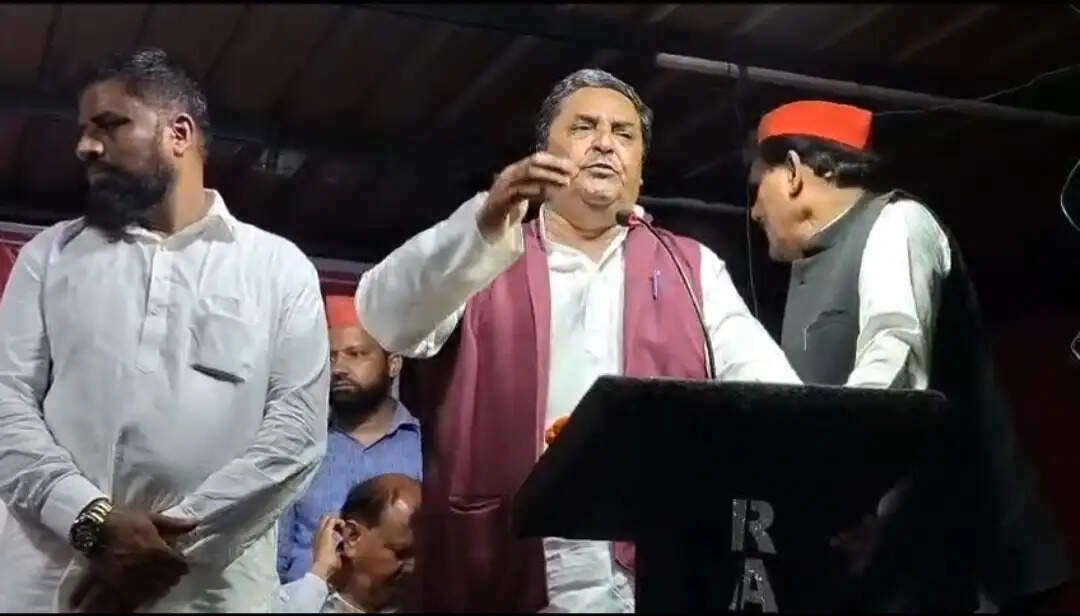 मुरादाबाद में सपा सांसद का विवादित बयान: हिंदू समुदाय पर कड़ी टिप्पणी