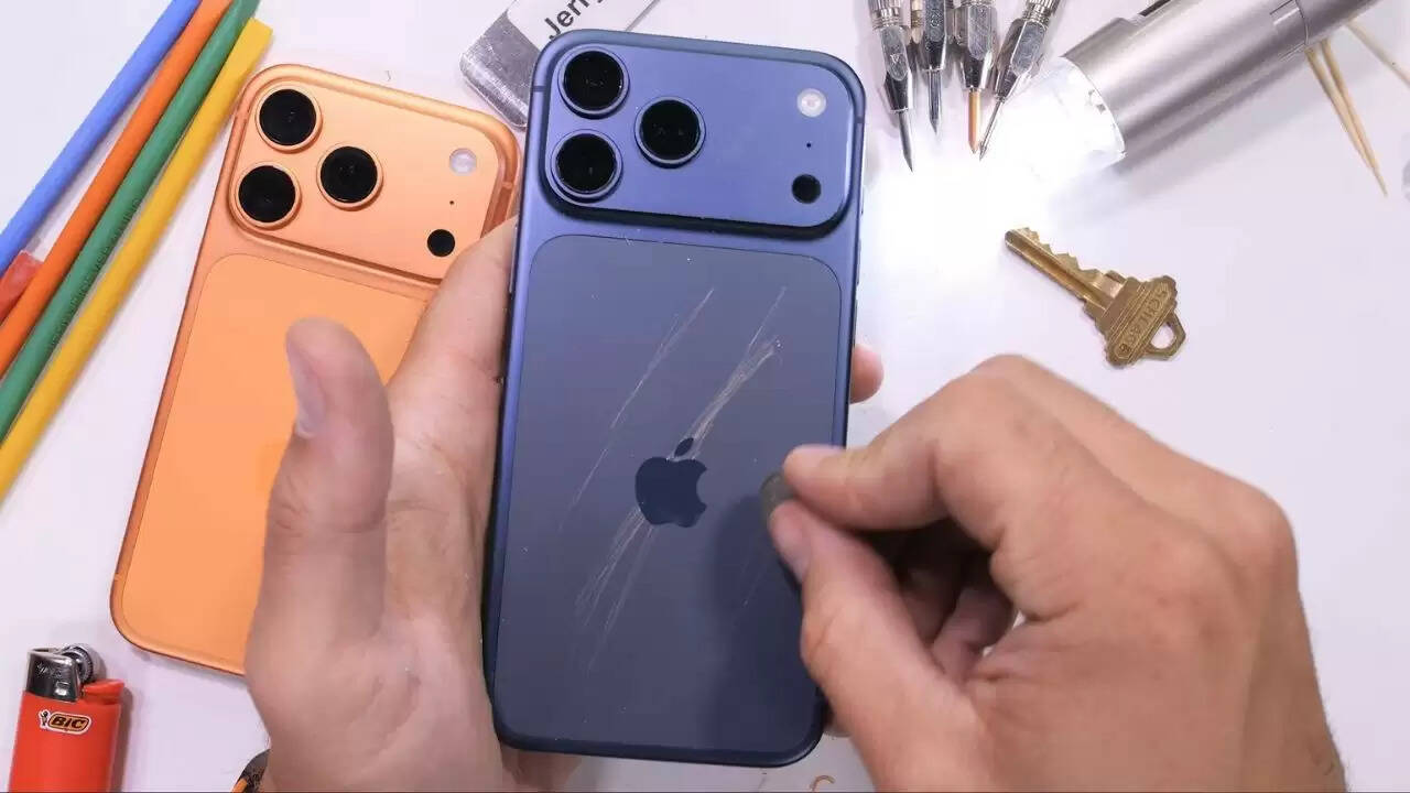 iPhone 17 Pro में खरोंच की समस्या: यूजर्स की चिंताएं बढ़ीं