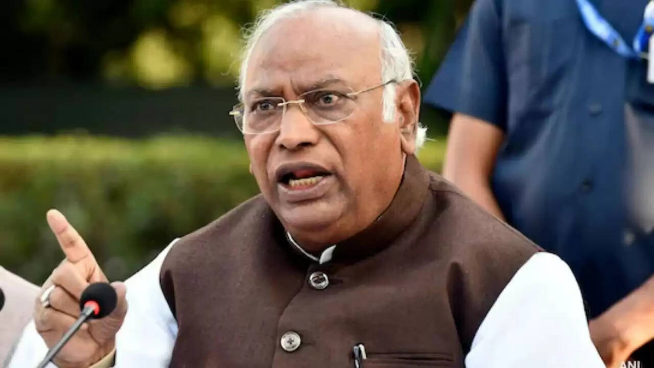 कर्नाटक में भगदड़ पर मल्लिकार्जुन खड़गे का बयान: क्या भाजपा कर रही है राजनीति?