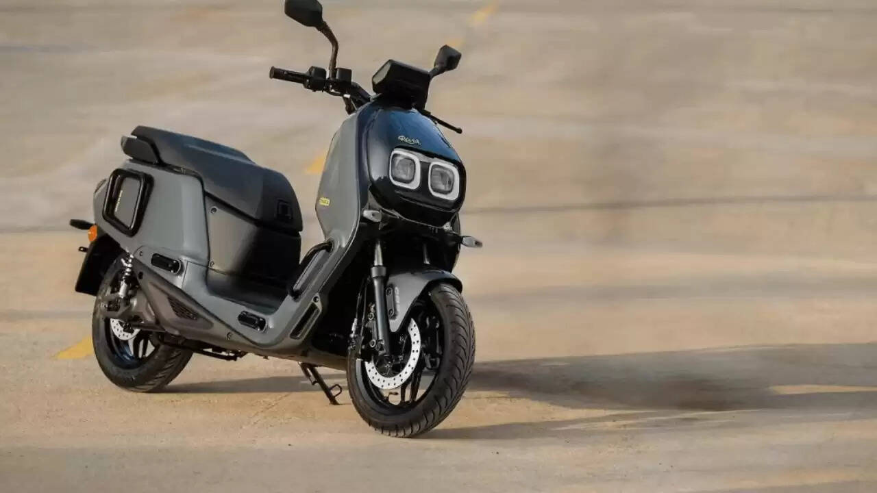 भारत में फास्ट चार्जिंग तकनीक के साथ ईवी स्कूटर