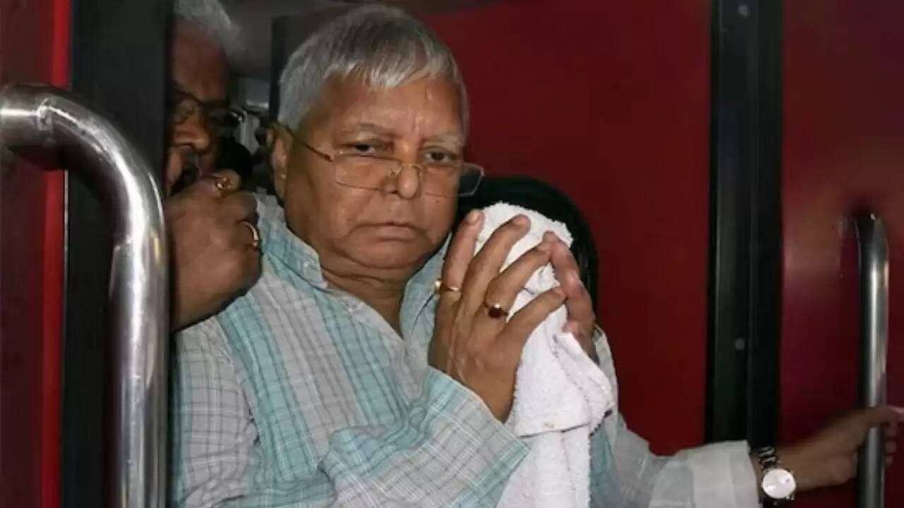 लालू यादव ने जमीन के बदले नौकरी घोटाले में CBI FIR रद्द करने की मांग की