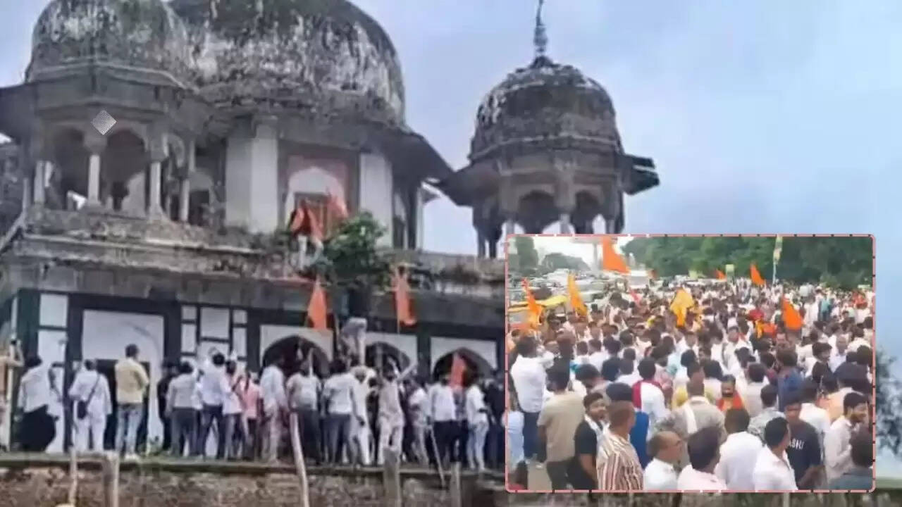 फतेहपुर में मकबरा-मंदिर विवाद: तनाव बढ़ने के बीच प्रशासन की सख्ती