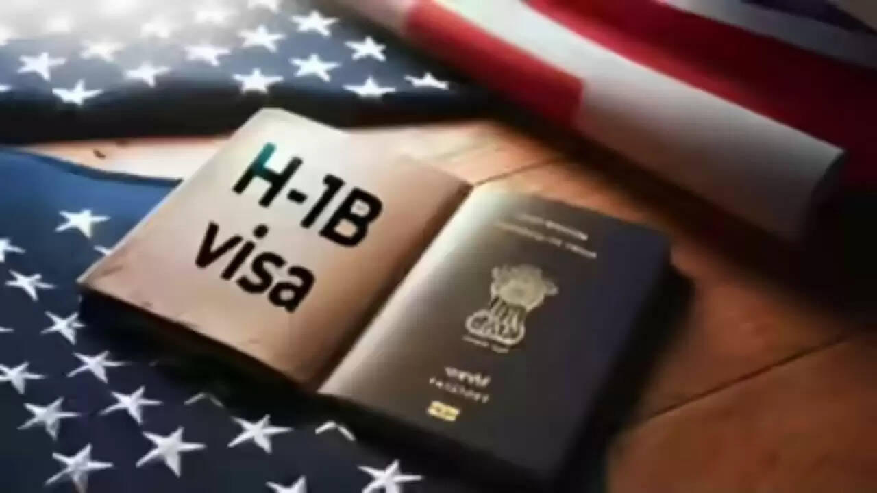 क्या अमेरिका H-1B वीजा को खत्म करने जा रहा है? जानें इसके पीछे की वजहें