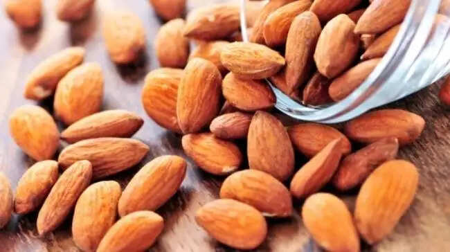 बादाम के स्वास्थ्य लाभ: जानें कैसे ये आपके लिए फायदेमंद हैं