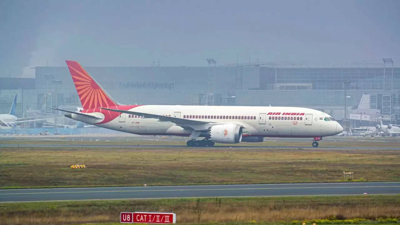 Air India की उड़ान AI504 तकनीकी समस्या के कारण रद्द, सांसदों ने जताई नाराजगी