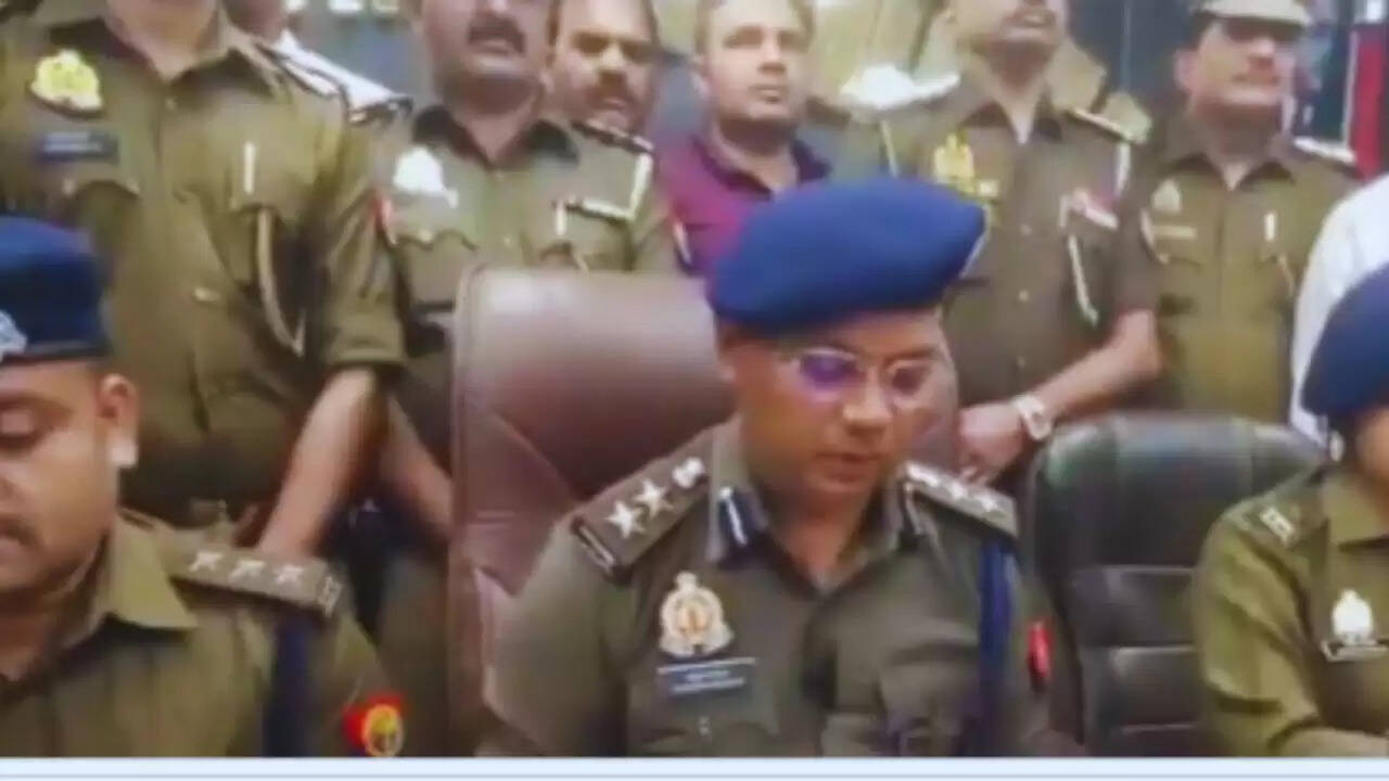 नोएडा में प्रेमिका की हत्या: बस ड्राइवर ने शव के टुकड़े कर फेंके