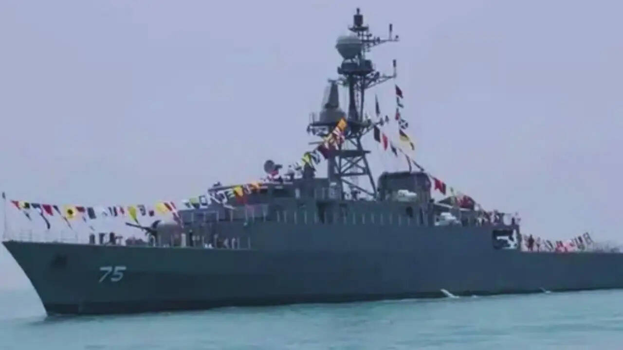 हिंद महासागर में ईरानी युद्धपोत पर पनडुब्बी हमला: 101 लापता, श्रीलंका ने शुरू किया बचाव अभियान