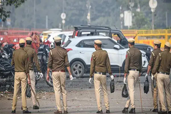 दिल्ली में बम धमकी से सुरक्षा एजेंसियां हुईं सतर्क