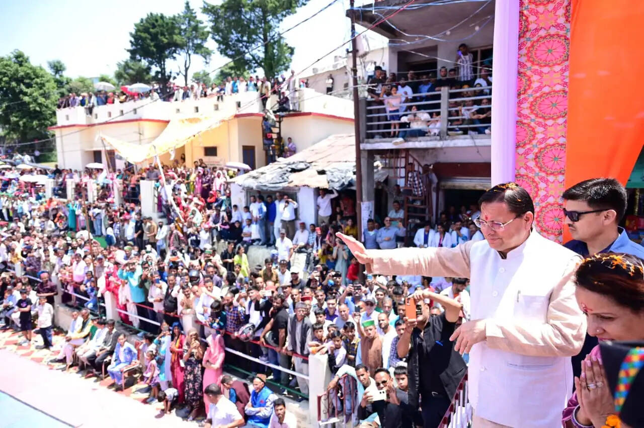 मुख्यमंत्री पुष्कर धामी ने नागथात में जौनसार बावर के विकास की योजनाओं की घोषणा की