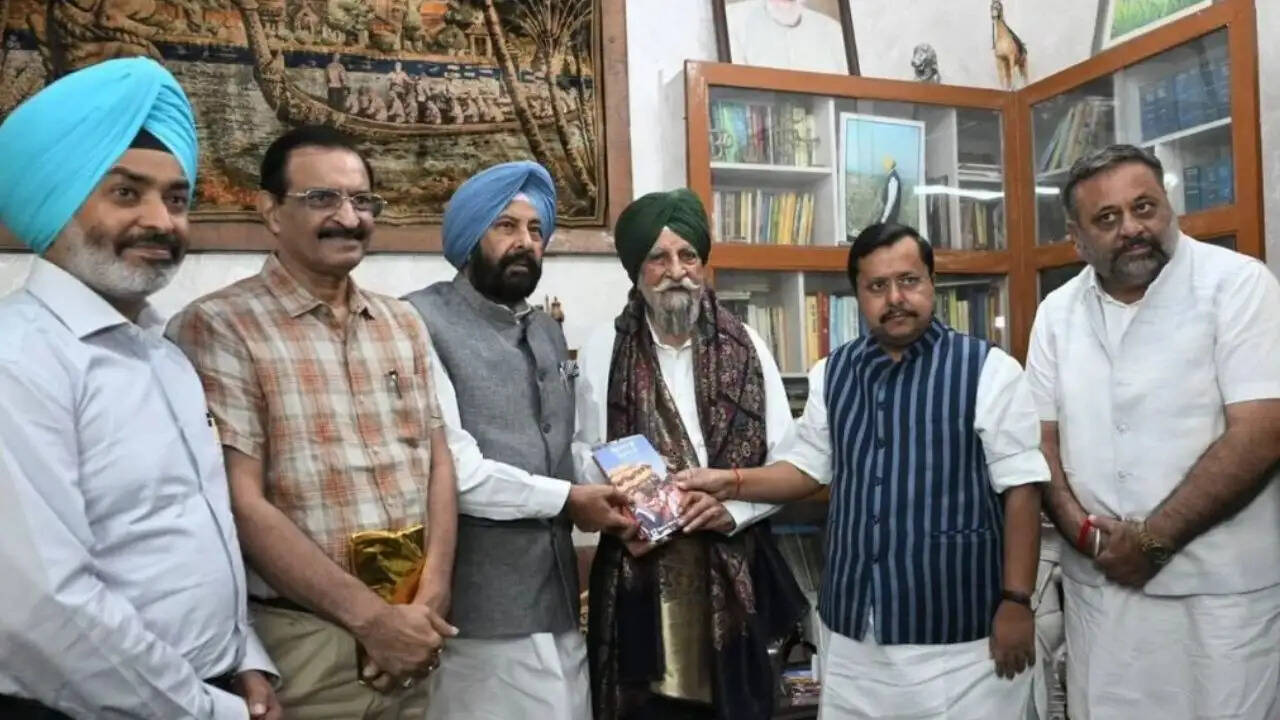 भाजपा नेता नितिन नवीन की डॉ. एस.एस. जोहल से कृषि सुधारों पर चर्चा