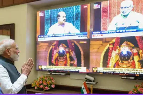 अयोध्या में रामनवमी पर सूर्य देव का अद्भुत तिलक