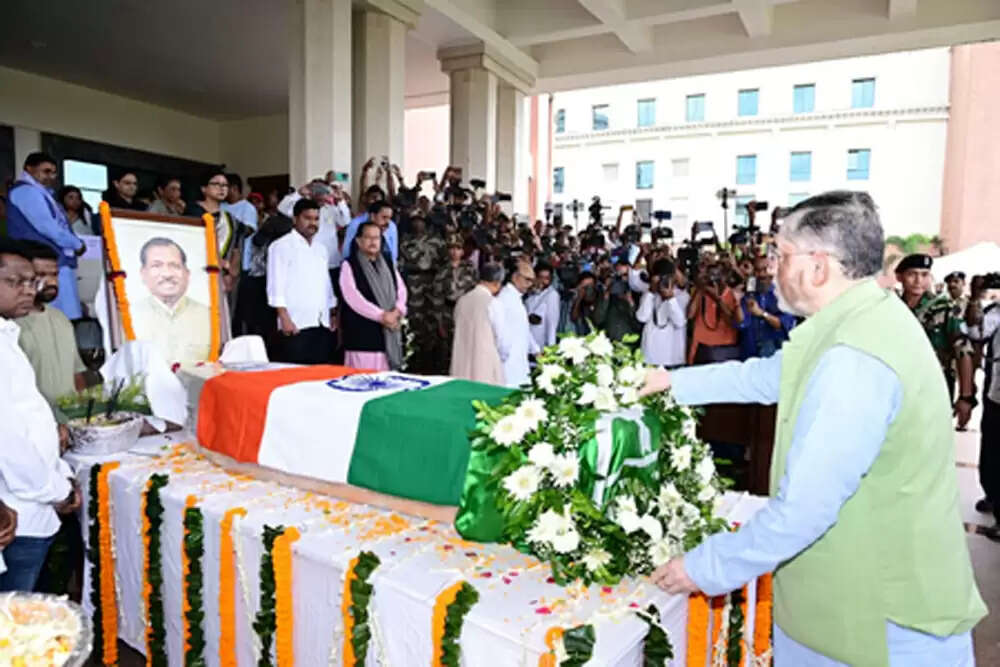 झारखंड के मंत्री रामदास सोरेन को राजकीय सम्मान के साथ दी गई विदाई