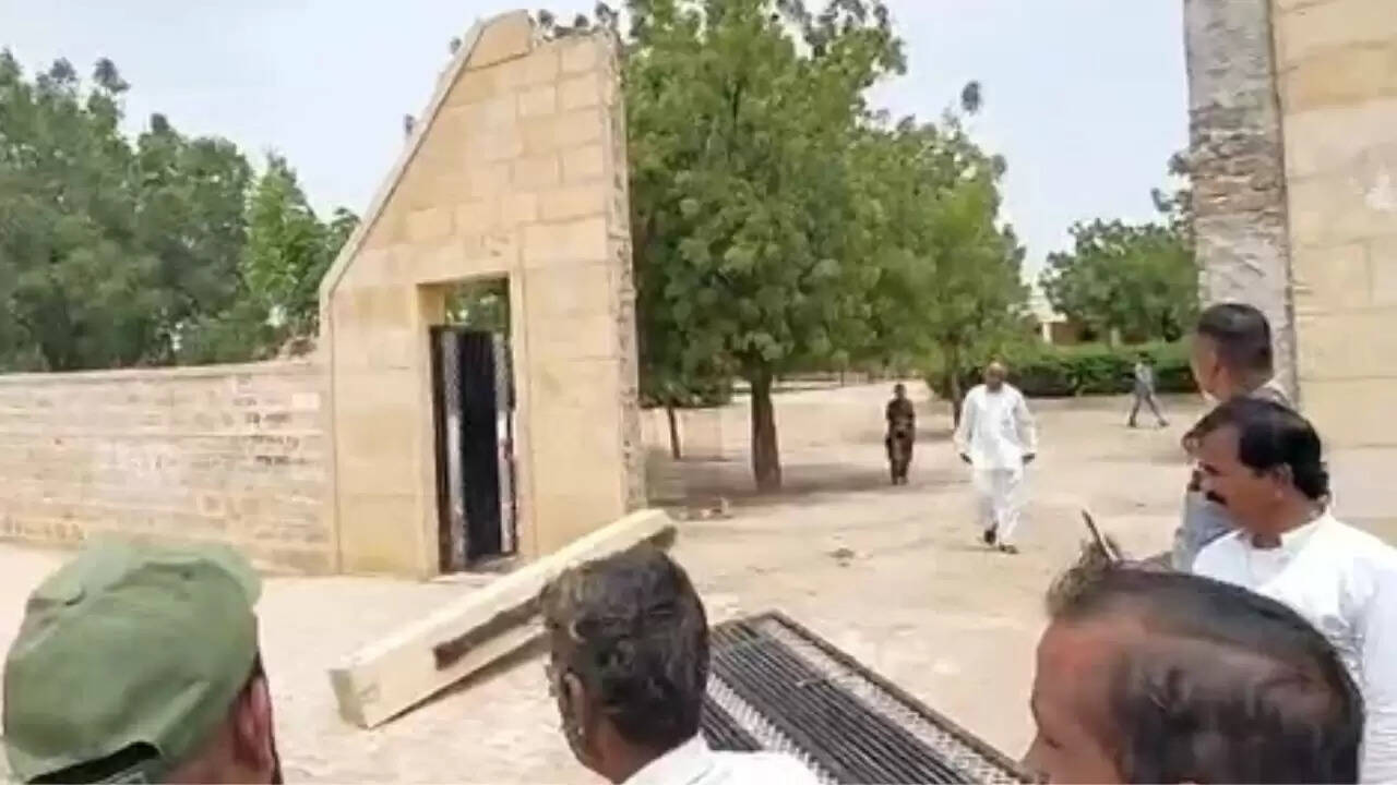 जैसलमेर स्कूल में हादसा: छात्र की मौत, शिक्षक घायल