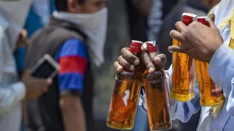 पुणे और पिंपरी चिंचवाड़ में जहरीली शराब से 14 मौतें, 4 संदिग्ध हिरासत में