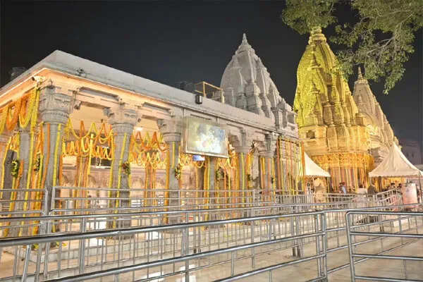 श्री काशी विश्वनाथ धाम में सुरक्षा में सेंध: NRI ने गूगल ग्लास से लिया मंदिर का वीडियो