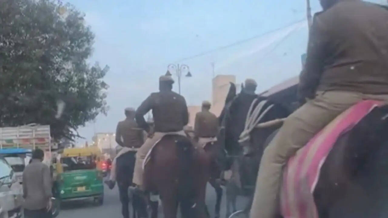 जयपुर पुलिस की नई पहल: घोड़ों पर गश्त कर ईंधन बचाने की कोशिश