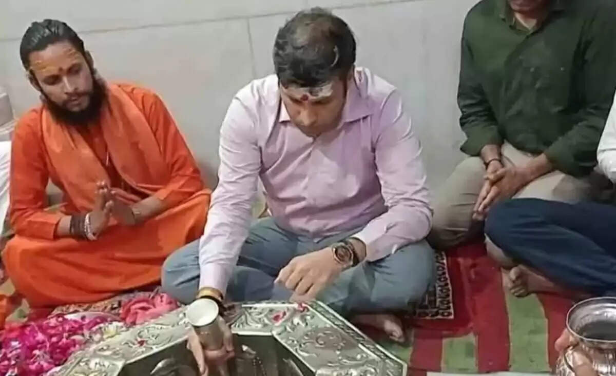 गाजियाबाद में नए जिलाधिकारी रविन्द्र मांदड़ ने संभाला कार्यभार