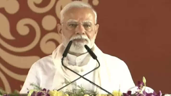 पीएम मोदी ने वाराणसी में किसान सम्मान निधि की किस्त जारी की