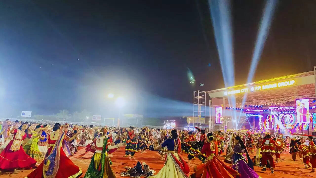 Vadodara Garba 2025: नवरात्रि में गरबा का जादू, जानें प्रमुख आयोजन