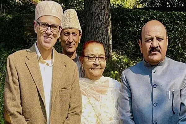 उपमुख्यमंत्री चौधरी का बड़ा हादसा टला, टायर फटने से कार में लगी आग