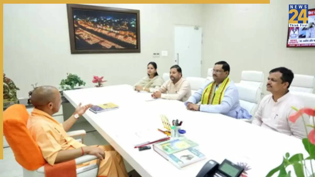 मुख्यमंत्री योगी आदित्यनाथ ने ABVP नेताओं से बाराबंकी घटना पर की चर्चा
