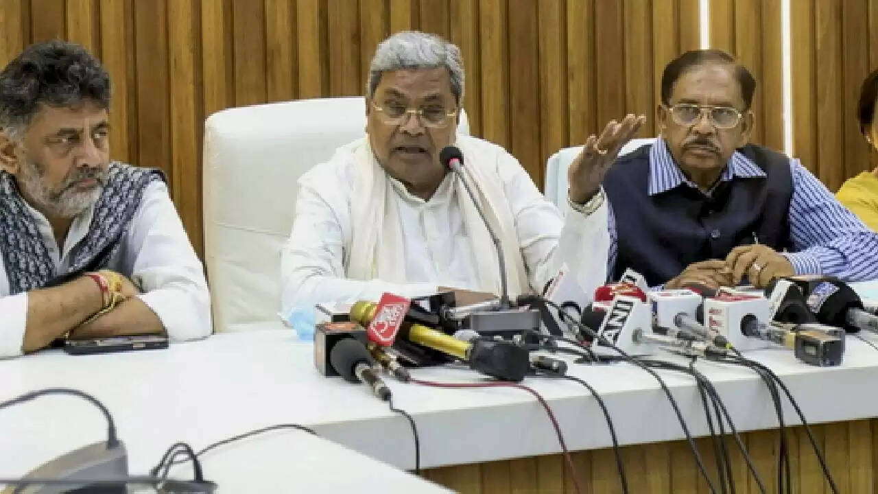 कर्नाटक में भगदड़ के मामले में सरकार ने की सख्त कार्रवाई