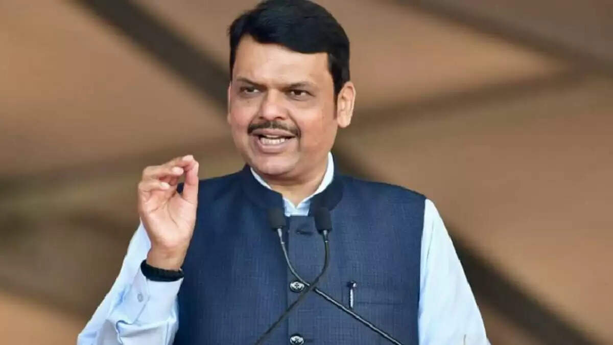 फडणवीस का राहुल गांधी को जवाब: लोकतंत्र का अपमान न करें