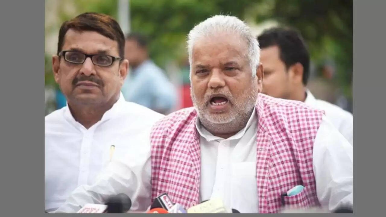 बिहार में मंत्री और विधायक पर हमला, सड़क हादसे के पीड़ितों से मिलने गए थे