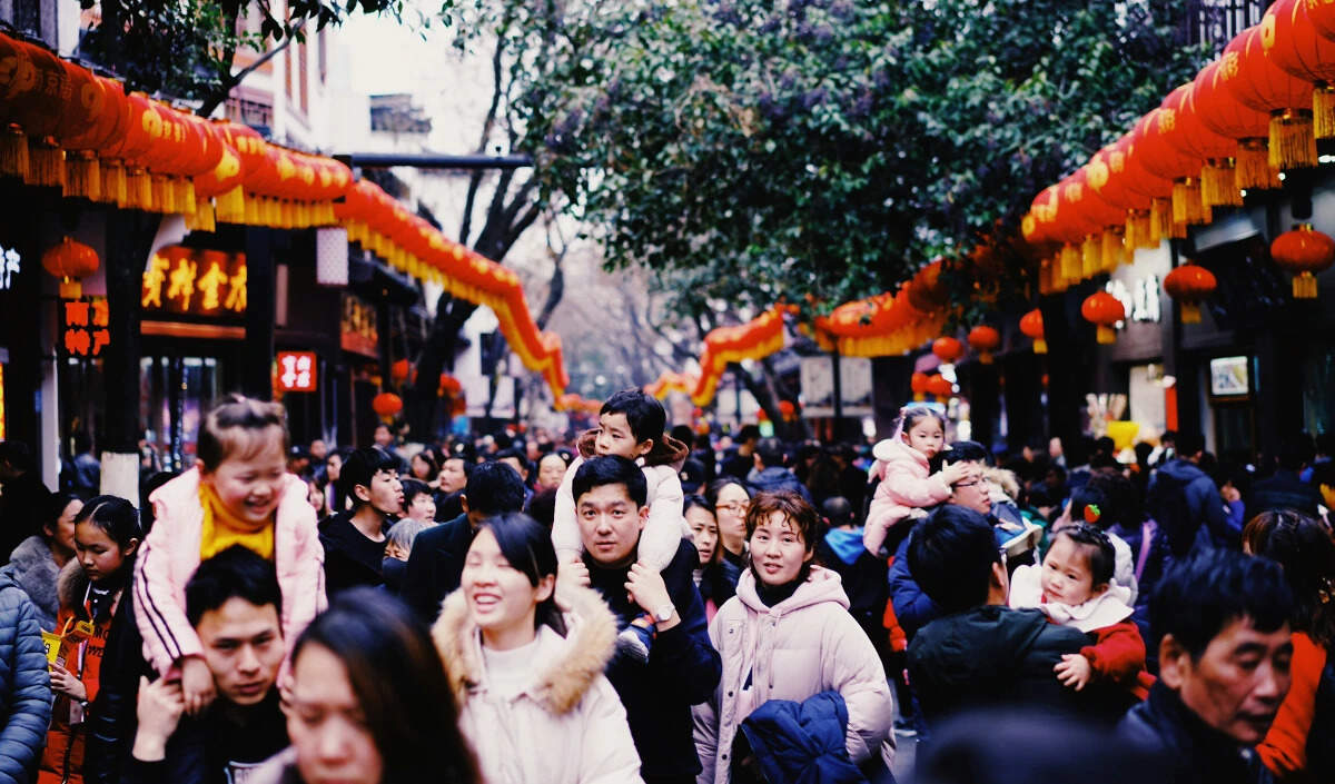 चीन ने गर्भनिरोधक उत्पादों पर टैक्स छूट समाप्त की, जनसंख्या संकट के बीच नई नीतियाँ लागू