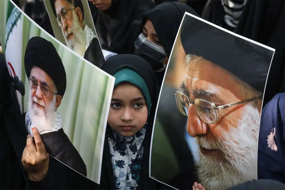 ईरान के नए सुप्रीम लीडर मोजतबा खामेनेई की गंभीर स्थिति पर नई जानकारी