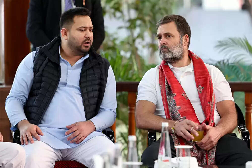 कांग्रेस ने तेजस्वी यादव को मुख्यमंत्री पद के लिए नामित करने में की देरी