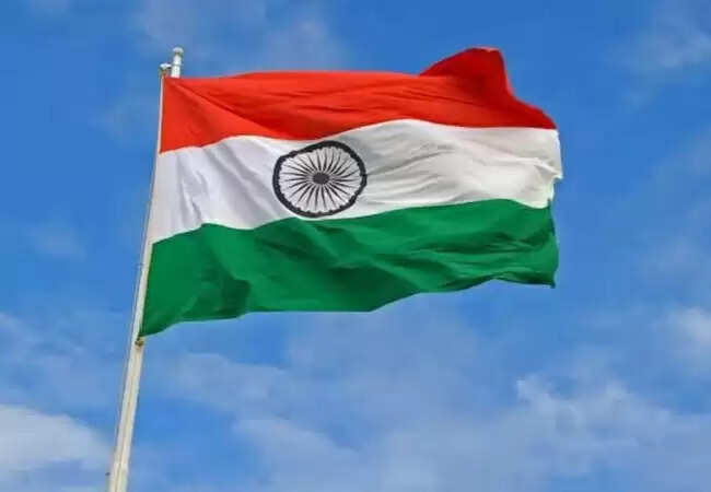 स्वतंत्रता दिवस 2025: ध्वजारोहण और झंडा फहराने में अंतर
