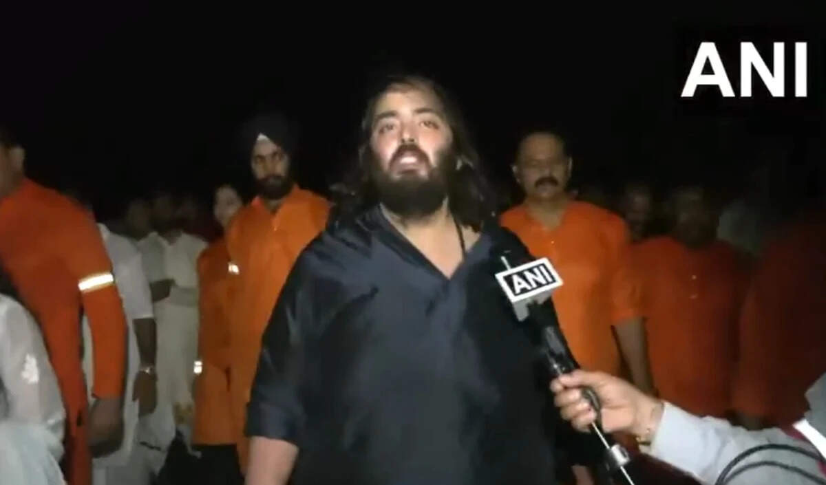 आकाश अंबानी का वाराणसी दौरा: काशी विश्वनाथ मंदिर में पूजा और दान