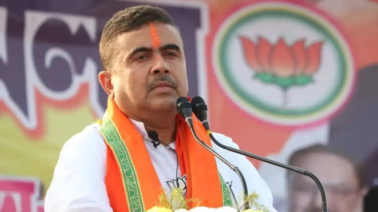 पश्चिम बंगाल चुनाव: सुवेंदु अधिकारी ने ममता बनर्जी पर निगरानी रखने का किया दावा
