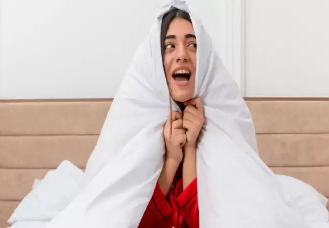 सर्दियों में ठंड से बचने के लिए जरूरी विटामिन और डाइट टिप्स