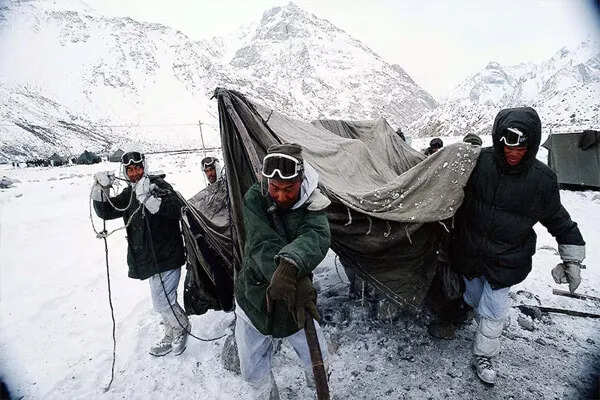 सियाचिन ग्लेशियर में हिमस्खलन से तीन जवान शहीद, बचाव कार्य जारी