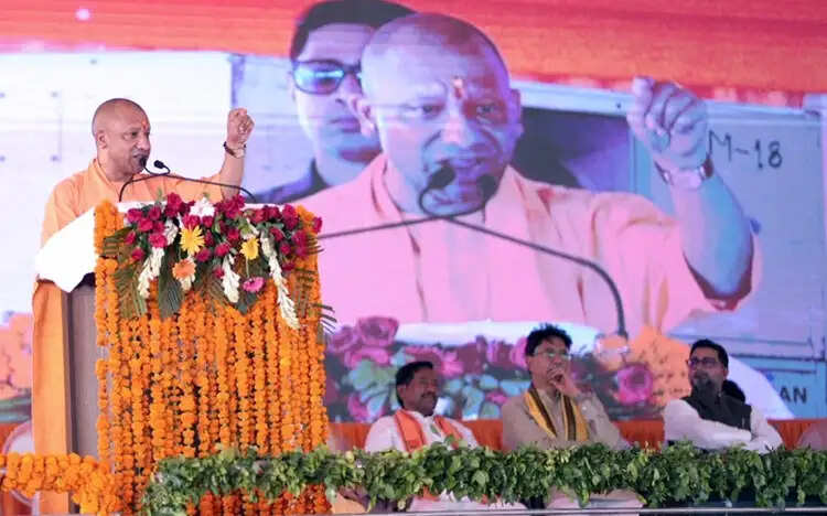 योगी आदित्यनाथ ने ललितपुर में 221 विकास परियोजनाओं का उद्घाटन किया