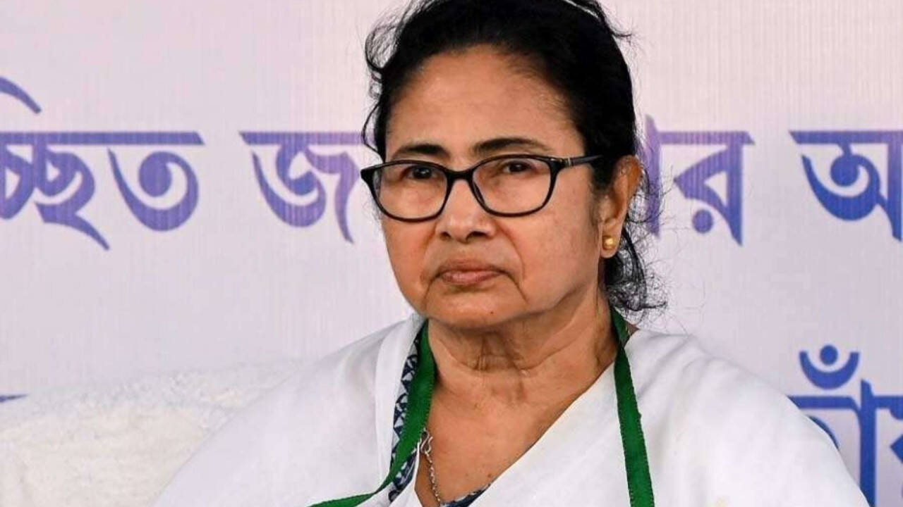 कलकत्ता हाई कोर्ट में ममता बनर्जी के खिलाफ ईडी की याचिका पर सुनवाई टली