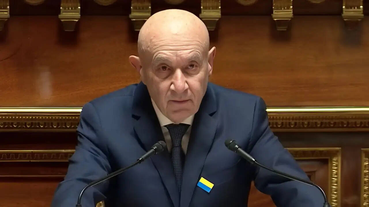 फ्रांसीसी सीनेट में अमेरिकी नीति पर तीखा हमला: क्लाउड मलहुरेट का बयान