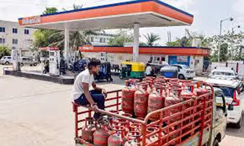 भारत में तेल और गैस की आपूर्ति सामान्य, केंद्र ने दी आश्वासन