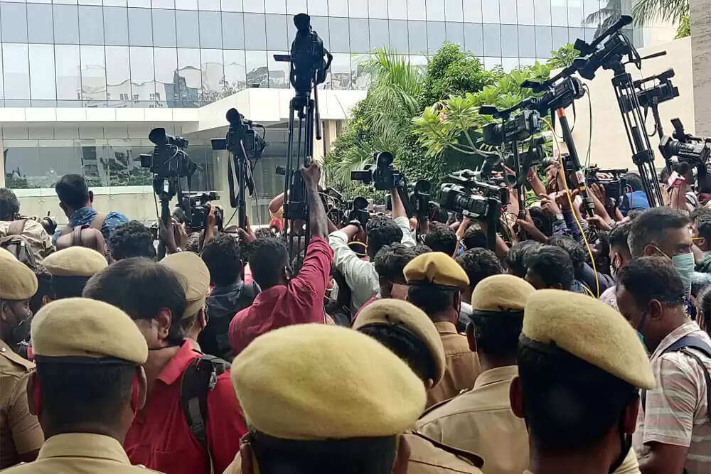 चुनावों में मीडिया की भूमिका: एक निष्पक्ष प्रहरी की आवश्यकता