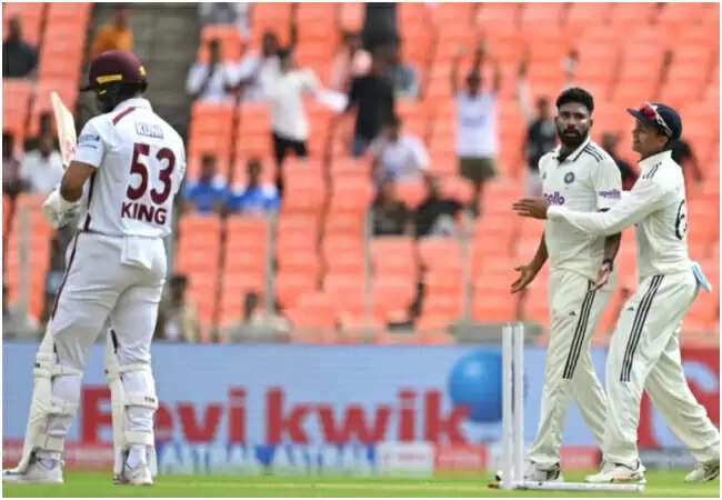 भारत बनाम वेस्टइंडीज पहले टेस्ट में सिराज का जलवा
