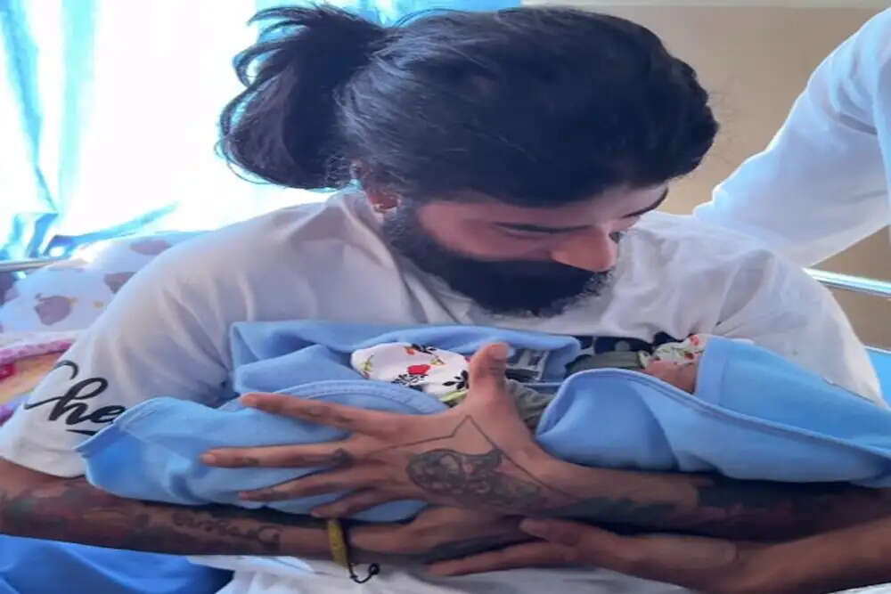 यूट्यूबर अनुराग डोभाल बने पिता, राम नवमी पर हुआ बच्चे का जन्म