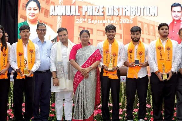 दिल्ली सरकार शिक्षा में संसाधनों की उपलब्धता सुनिश्चित करेगी: मुख्यमंत्री रेखा गुप्ता