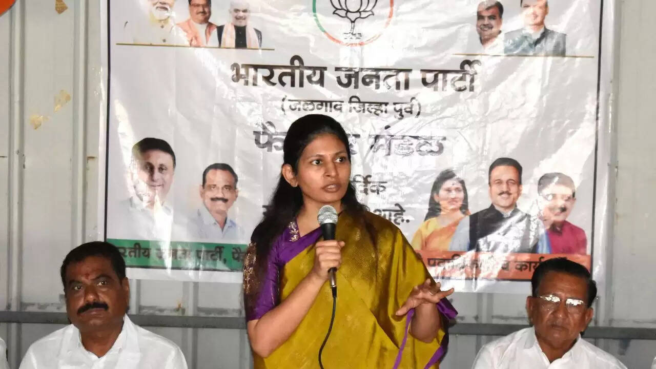 महाराष्ट्र की राजनीति में खडसे के आरोपों से बढ़ा तनाव